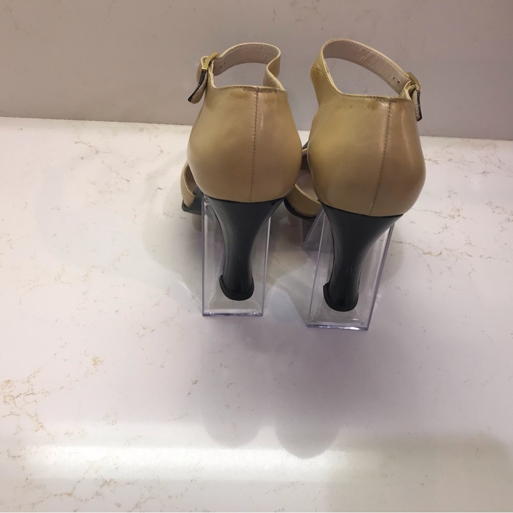 CHANEL Black and Beige Heels with Classic Cap Toe - Picture 4 of 10